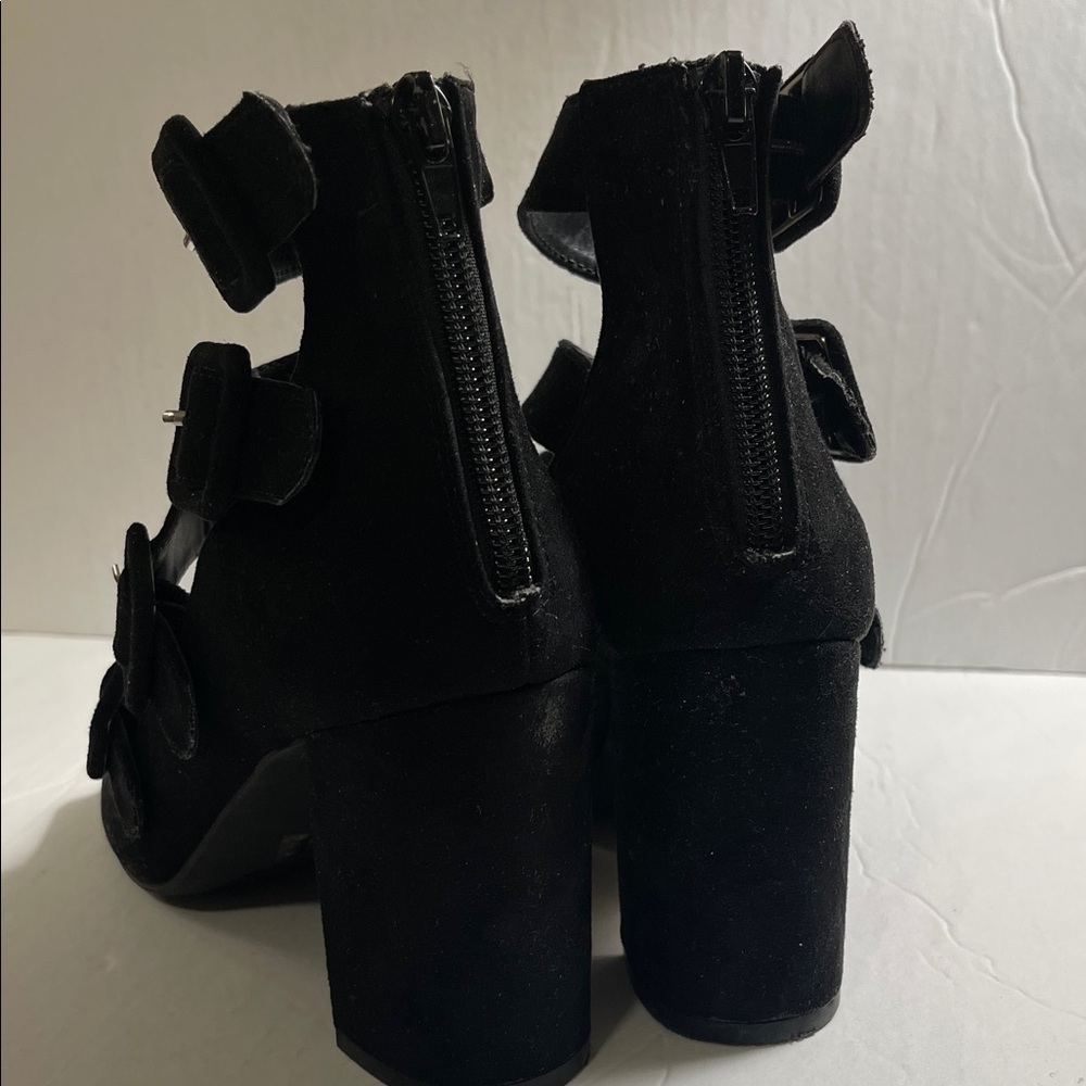 Chinese Laundry Women’s Black velvet Multi-Strap Heels size 6.5 - Picture 10 of 16